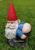 picture of GARDEN STATUE GNOMES FIGURINE GNOMES MOONING