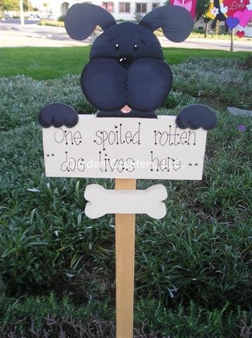 picture of 1 BLACK DOG - Click Image to Close